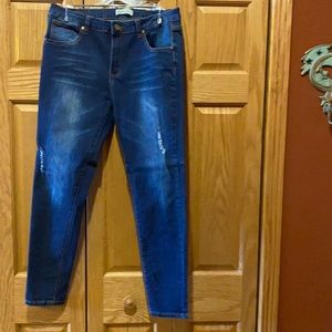 BeBa Distressed jeans in size 15.